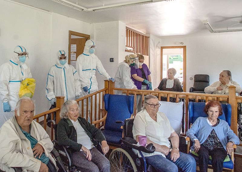 How anti-ageing drugs could boost COVID vaccines in older people