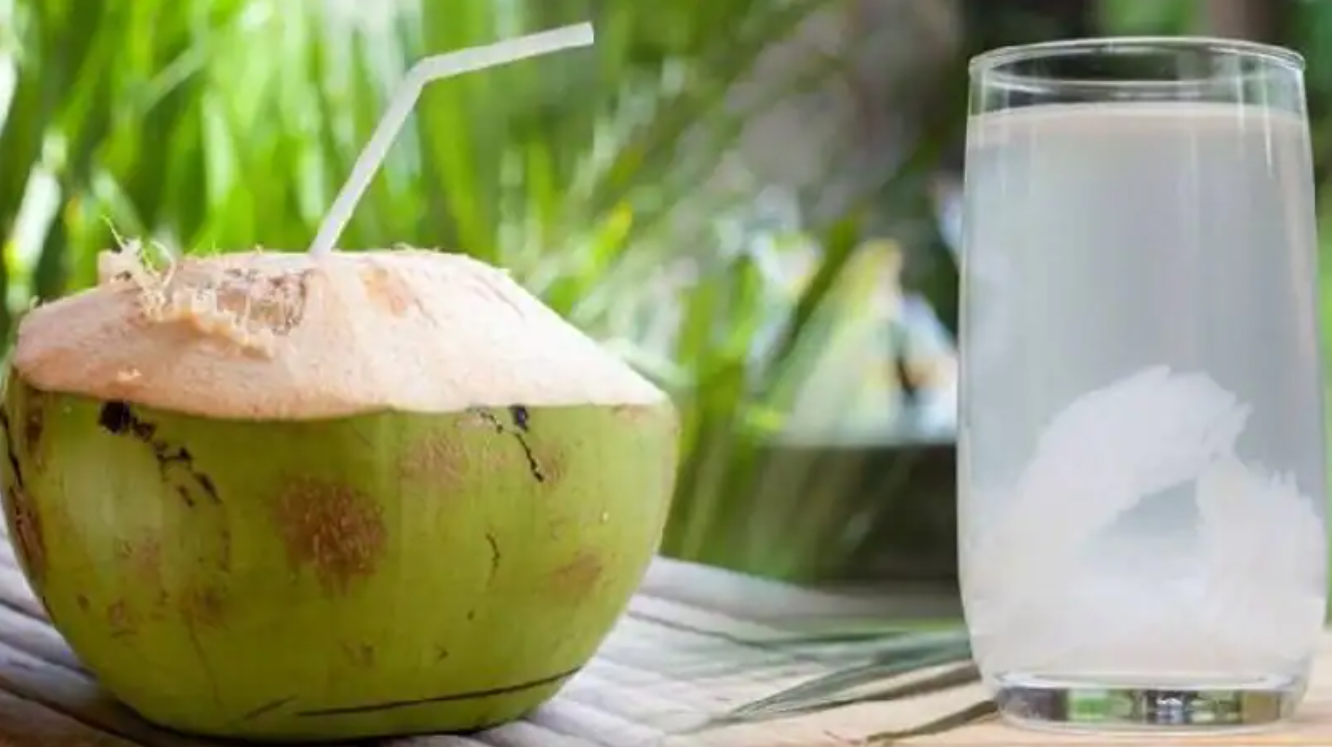 8 Health Benefits of Having Coconut Water Every Day MyMedicPlus